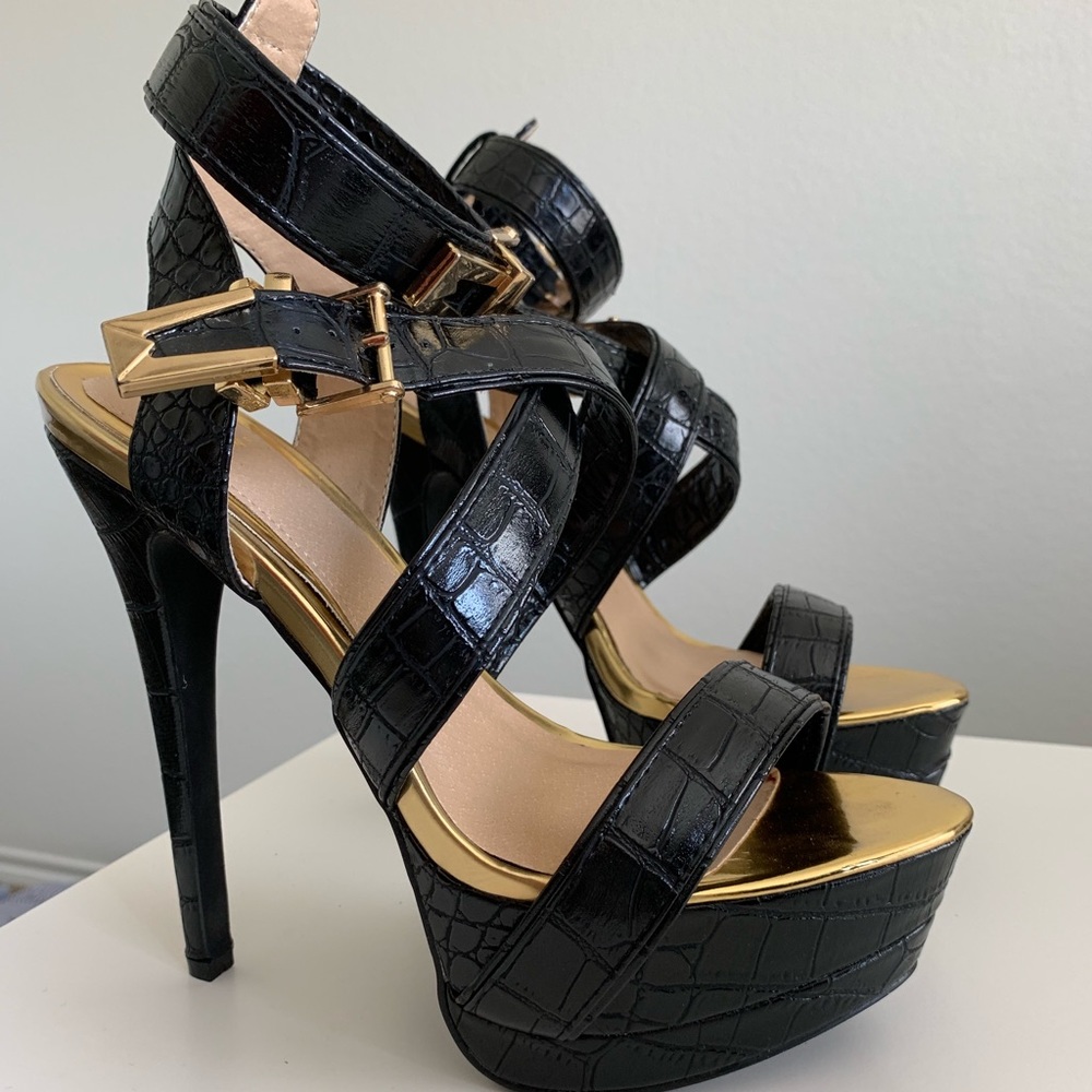 Stellina Scene Black and gold platform stilettos